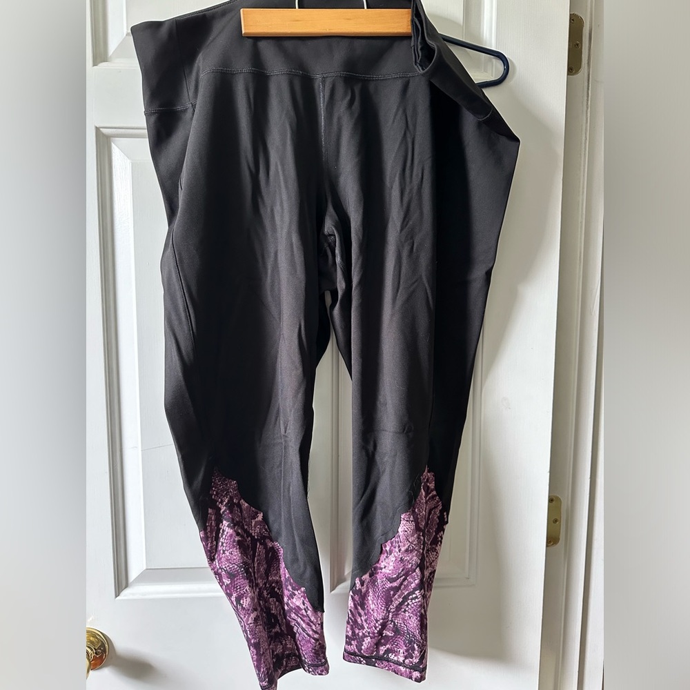 LIVI ACTIVE Gently Worn Leggings Size 26/28